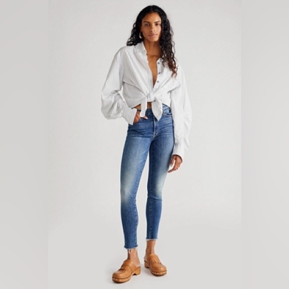 Mother The Looker Ankle Fray Devil in a blue suit size 25